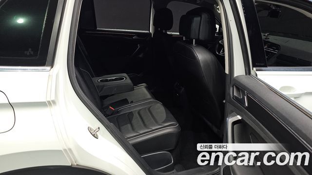 Volkswagen Tiguan (II) 2.0 TDI Premium 2022 — фото 11