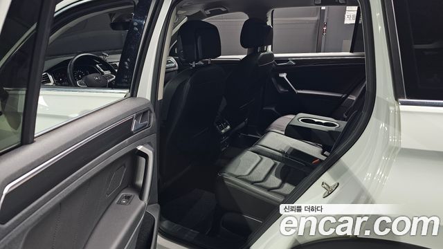 Volkswagen Tiguan (II) 2.0 TDI Premium 2022 — фото 12