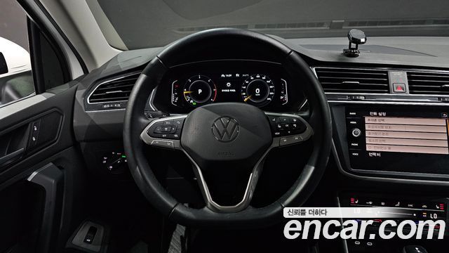 Volkswagen Tiguan (II) 2.0 TDI Premium 2022 — фото 13