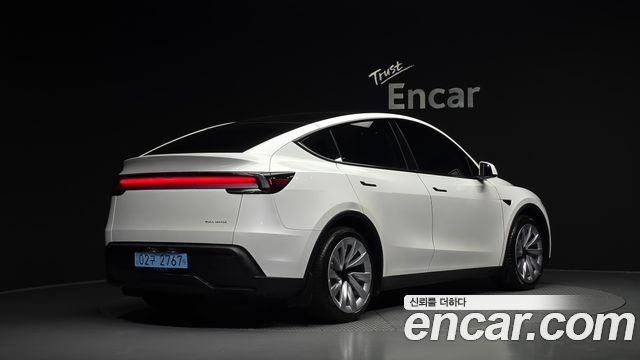 Tesla Model Y Long Range AWD 2025 — фото 2