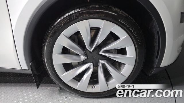 Tesla Model Y Long Range AWD 2025 — фото 5