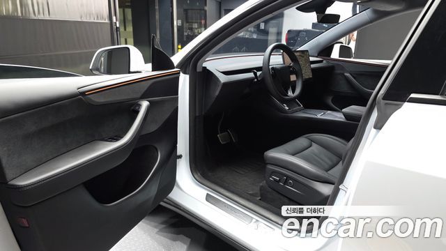 Tesla Model Y Long Range AWD 2025 — фото 10