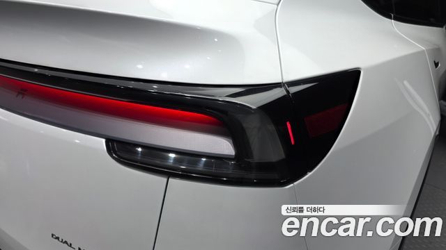 Tesla Model Y Long Range AWD 2025 — фото 23