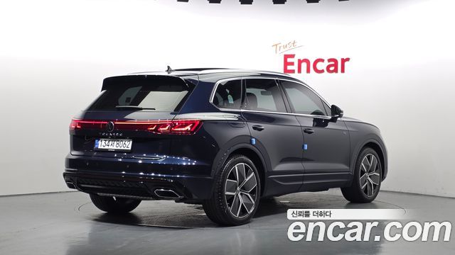 Volkswagen Touareg (III) 3.0 TDI R-Line 2024 — фото 2