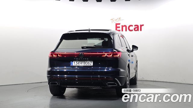 Volkswagen Touareg (III) 3.0 TDI R-Line 2024 — фото 4