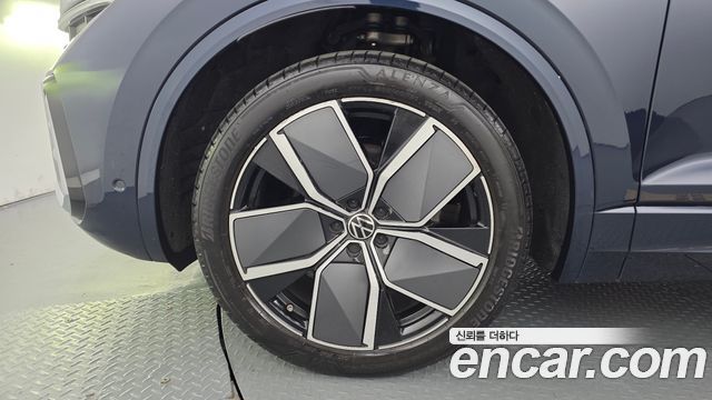 Volkswagen Touareg (III) 3.0 TDI R-Line 2024 — фото 5