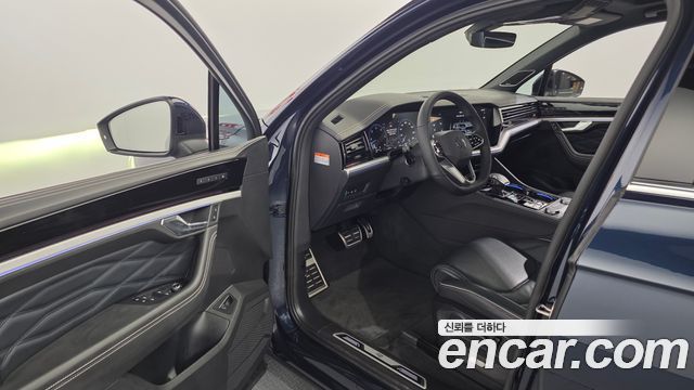 Volkswagen Touareg (III) 3.0 TDI R-Line 2024 — фото 10