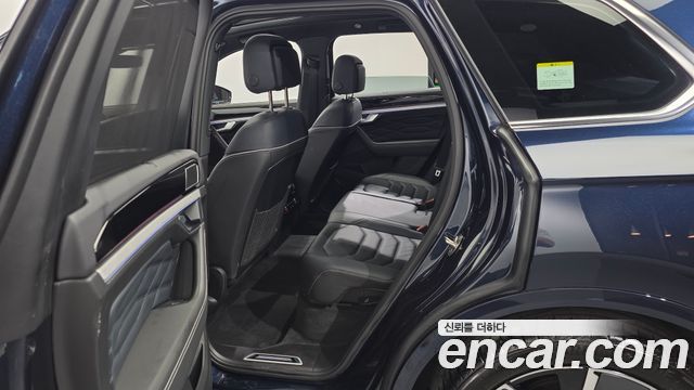 Volkswagen Touareg (III) 3.0 TDI R-Line 2024 — фото 11