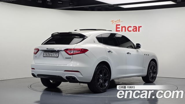 Maserati Levante 3.0 AWD 2018 — фото 2