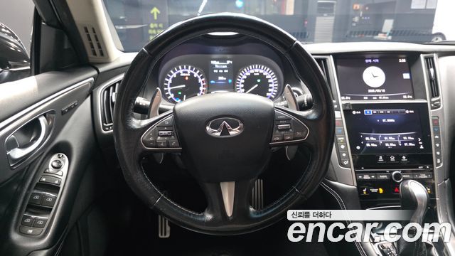 Infiniti Q50 3.5 Hybrid Essence 2015 — фото 17