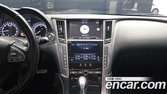 Infiniti Q50 3.5 Hybrid Essence 2015 — фото 18