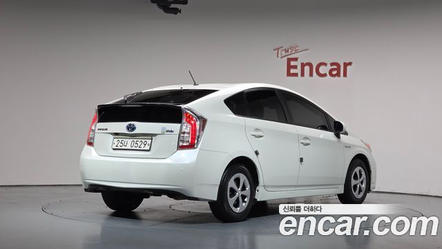 Toyota Prius 1.8 E 2015 — фото 2