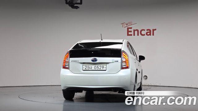 Toyota Prius 1.8 E 2015 — фото 4