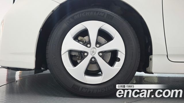 Toyota Prius 1.8 E 2015 — фото 5