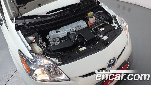 Toyota Prius 1.8 E 2015 — фото 6