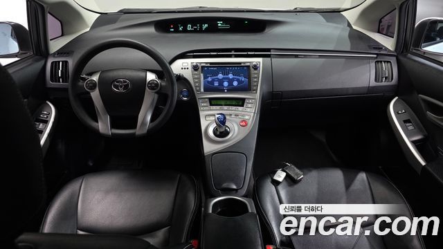 Toyota Prius 1.8 E 2015 — фото 7