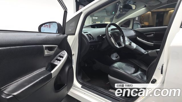 Toyota Prius 1.8 E 2015 — фото 10