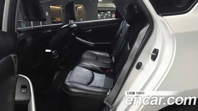 Toyota Prius 1.8 E 2015 — фото 12