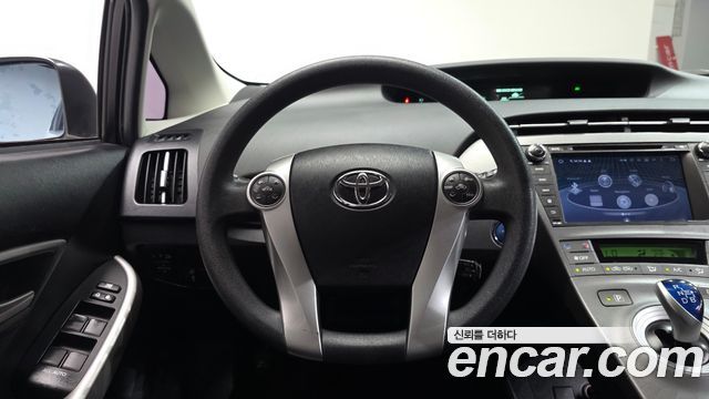 Toyota Prius 1.8 E 2015 — фото 13