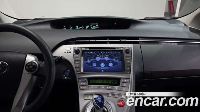 Toyota Prius 1.8 E 2015 — фото 14