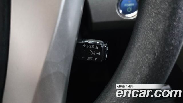 Toyota Prius 1.8 E 2015 — фото 17