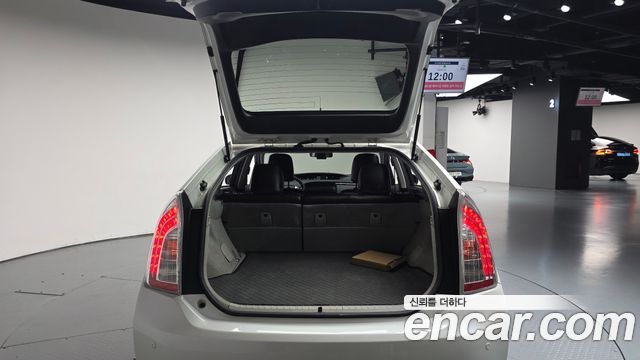 Toyota Prius 1.8 E 2015 — фото 20