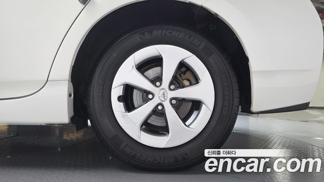 Toyota Prius 1.8 E 2015 — фото 21