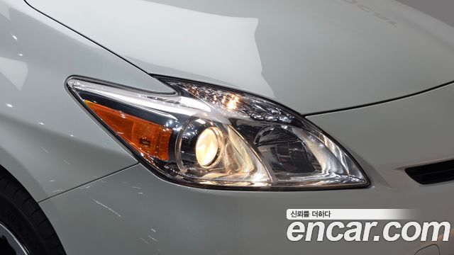 Toyota Prius 1.8 E 2015 — фото 22