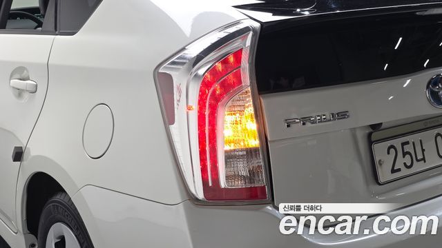 Toyota Prius 1.8 E 2015 — фото 23