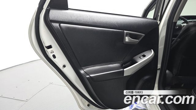Toyota Prius 1.8 E 2015 — фото 25