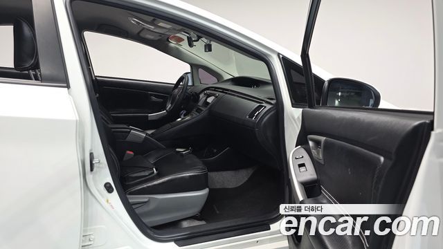 Toyota Prius 1.8 E 2015 — фото 26