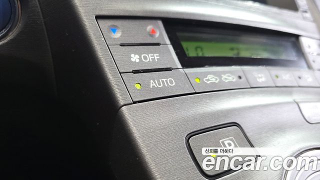 Toyota Prius 1.8 E 2015 — фото 34