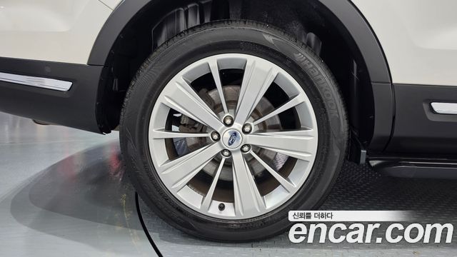 Ford Explorer 2.3 Limited 4WD 5th 2018 — фото 5