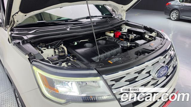 Ford Explorer 2.3 Limited 4WD 5th 2018 — фото 6