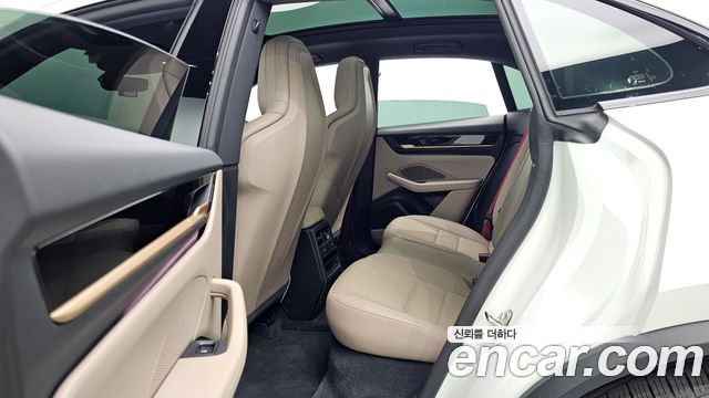 Porsche Macan EV 4S 2025 — фото 16