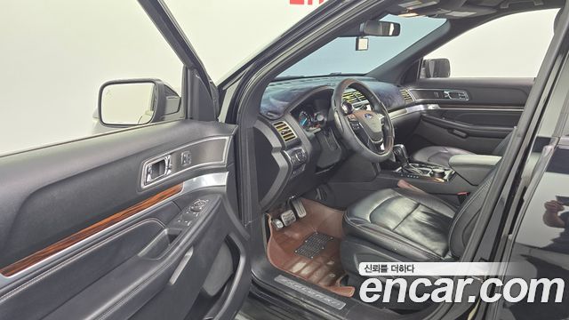 Ford Explorer 2.3 Limited 4WD 5th 2018 — фото 10