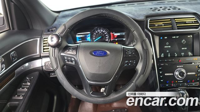 Ford Explorer 2.3 Limited 4WD 5th 2018 — фото 13