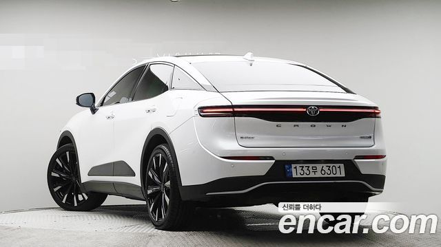 Toyota Crown Crossover 2.4 4WD Dual Boost HYbrid 2023 — фото 2