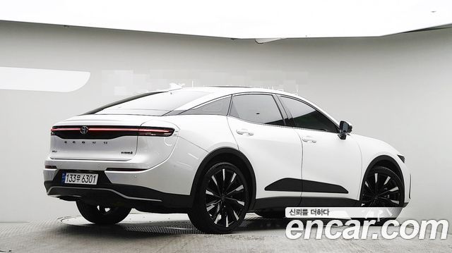 Toyota Crown Crossover 2.4 4WD Dual Boost HYbrid 2023 — фото 4