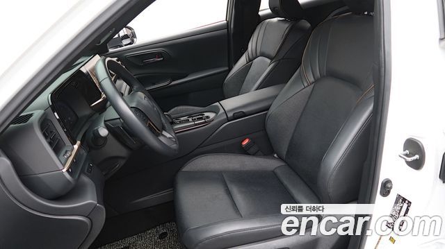 Toyota Crown Crossover 2.4 4WD Dual Boost HYbrid 2023 — фото 7