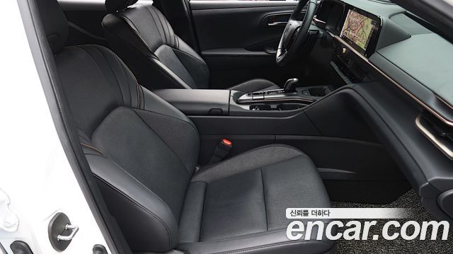 Toyota Crown Crossover 2.4 4WD Dual Boost HYbrid 2023 — фото 8