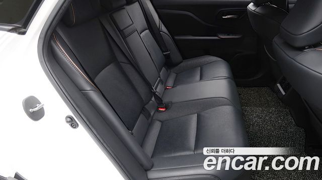 Toyota Crown Crossover 2.4 4WD Dual Boost HYbrid 2023 — фото 10
