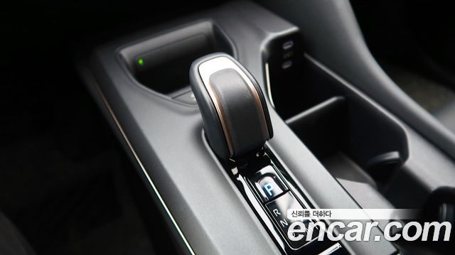 Toyota Crown Crossover 2.4 4WD Dual Boost HYbrid 2023 — фото 16