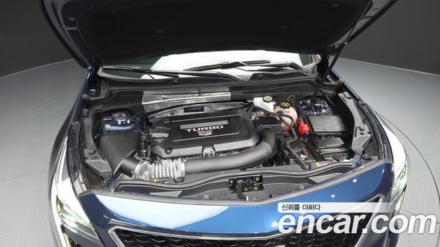 Cadillac XT4 2.0 Sport AWD 2021 — фото 6