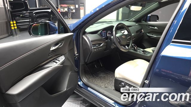 Cadillac XT4 2.0 Sport AWD 2021 — фото 10