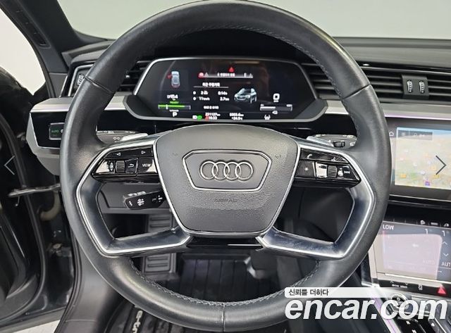Audi e-tron 55 Quattro 2022 — фото 9