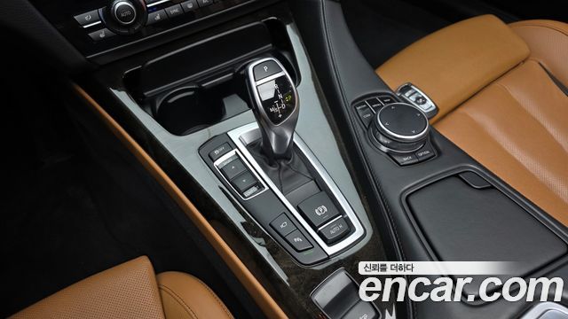 BMW 6 Series (F12) 650i Convertible 2017 — фото 9