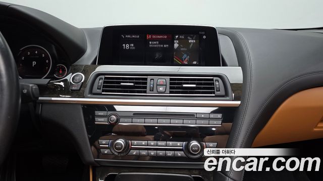 BMW 6 Series (F12) 650i Convertible 2017 — фото 14