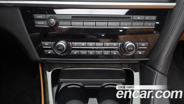 BMW 6 Series (F12) 650i Convertible 2017 — фото 17