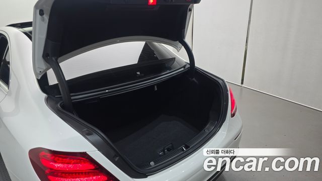 Mercedes-Benz E-Class (W213) E300 4MATIC Exclusive 2019 — фото 20